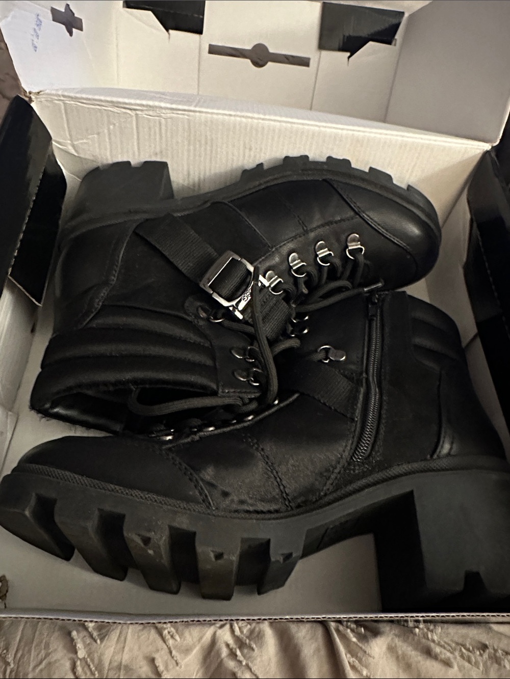 Guess boots